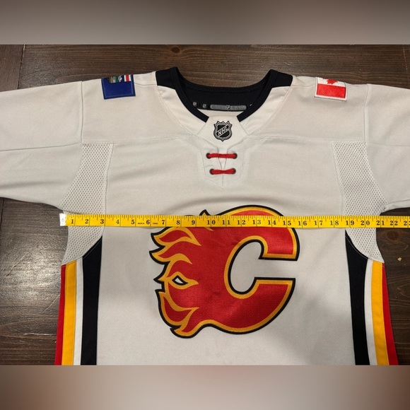 Calgary Flames NHL Hockey Jersey - Picture 8 of 10